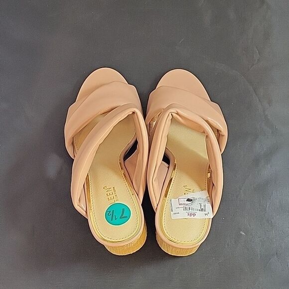 BRAND NEW KAYLEEN DOUBLE STRAP BLOCK HEEL SANDAL - Picture 5 of 14
